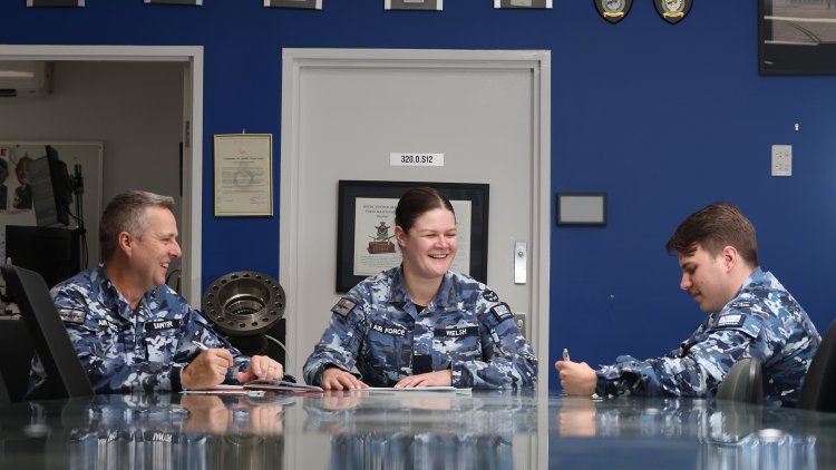 Royal Australian Air Force Aeronautical Engineering Officer, Flight Lieutenant Sarah Welsh, briefs her team at No 37 Squadron, RAAF Base Richmond, NSW.